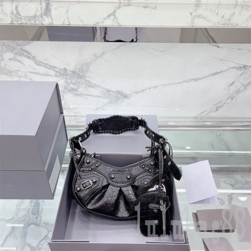 Le Cagole designer bags luxury handbag leathers retro mini lady sac mini mirrors men popular vintage versatile heart vanguard handbag ornaments hobo XB014 F23