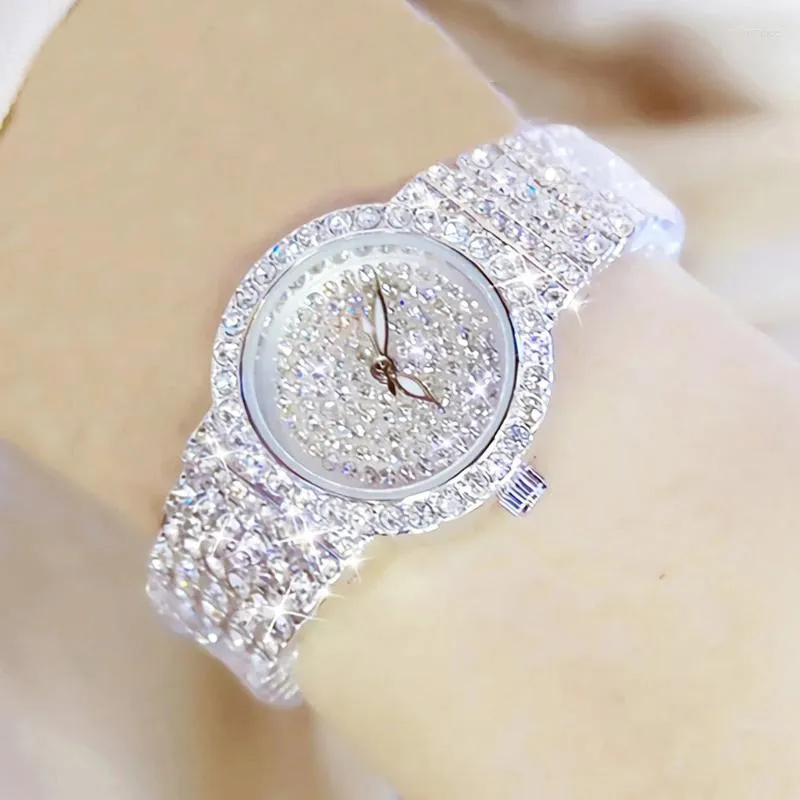 腕時計2023女性の監視フルダイヤモンドドレスレディースジャパンクォーツムーブメント女性腕時計ステンレススチールリロジ