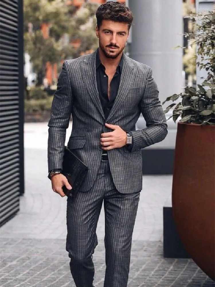 Abito da uomo grigio store