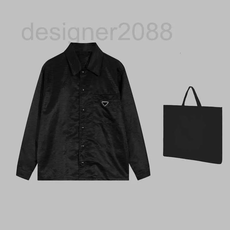 Kurtki męskie projektant 2023 NOWOŚĆ MĘŻCZYZN KURTA Klasyczne kurtki retro koszulę męską Projekt trójkąta Wygodna litera nylonowa koszulka o wysokiej gęstości Mężczyzna