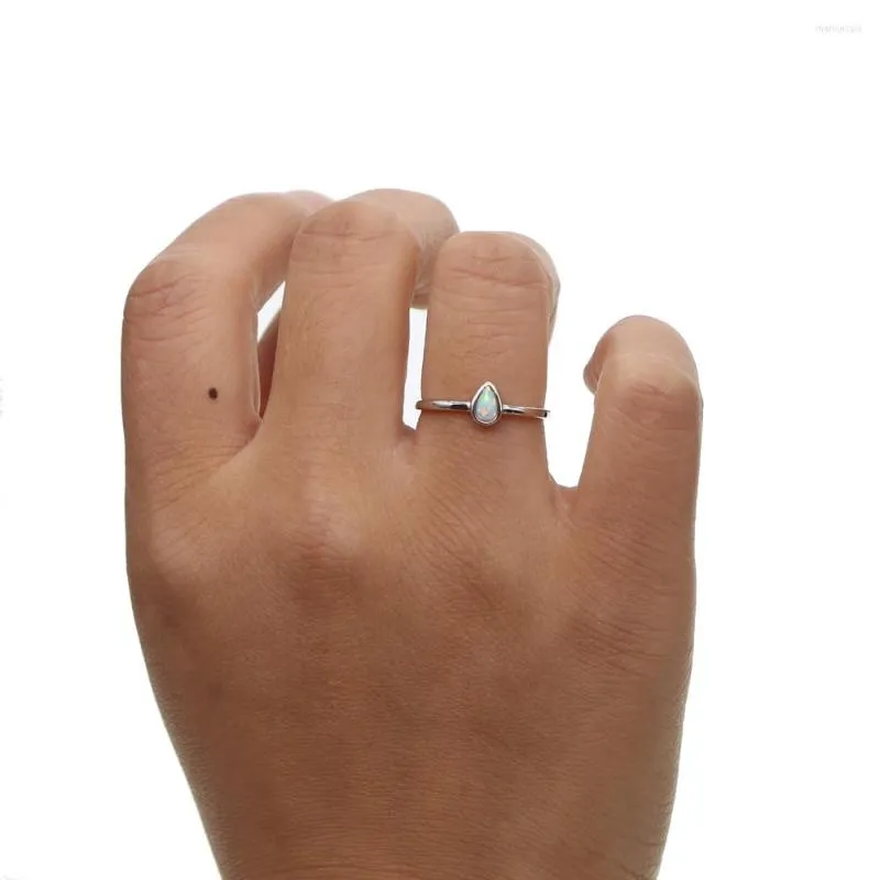 Klusterringar direktförsäljande kvinnor anillos 925 sterling delikat minimalistisk enkel tår droppe opal enkel tunn liten ring