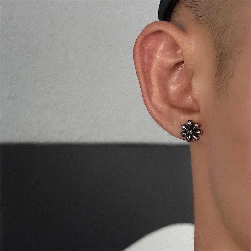 Japanese/Korean Flower Earrings Old Vintage Hip-Hop Niche High-End Titanium Steel Color Retention Fashion Charm Jewelry
