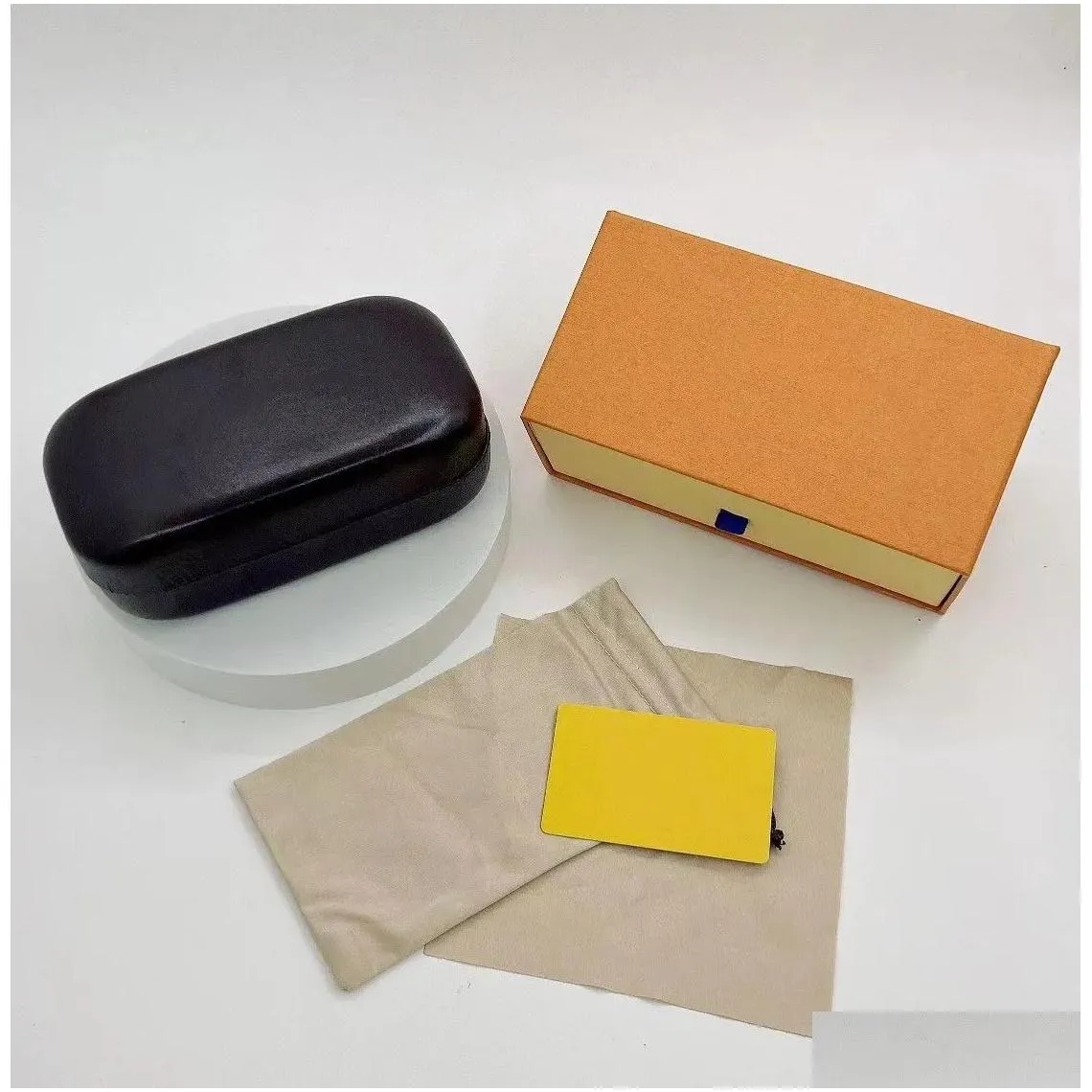 Eyeglass cases target 2025