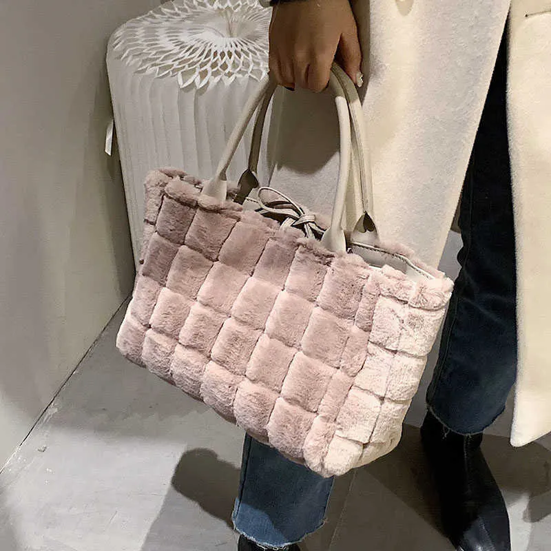 Shoulder Bags Luxury Weave Faux Fur Big Tote Handbags Woman Soft Warm Plush Designer Satchels 2023 Winter New Brand Shopping Bag 230426