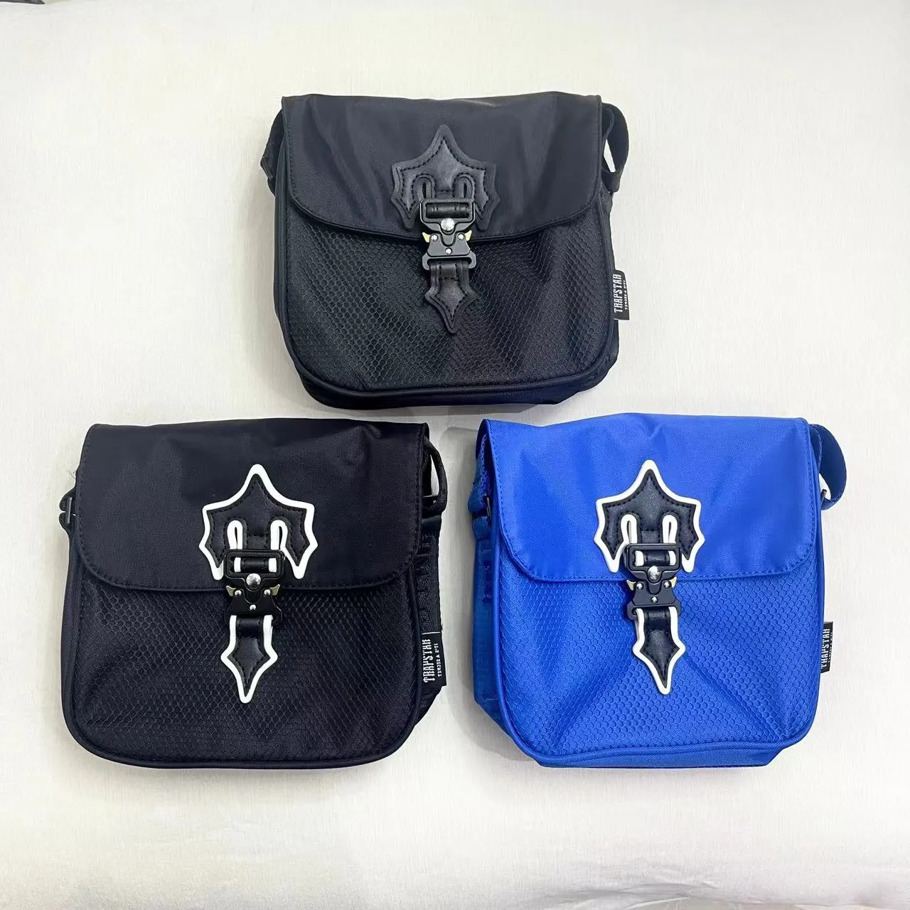 Tasarımcı crossbody erkekler Trapstar çantası Lüks Omuz Çantaları naylon erkek siyah çanta Messenger çanta Gündelik Trendy omuz çantası dicky0750 kanvas çantalar evrak çantası Tasche