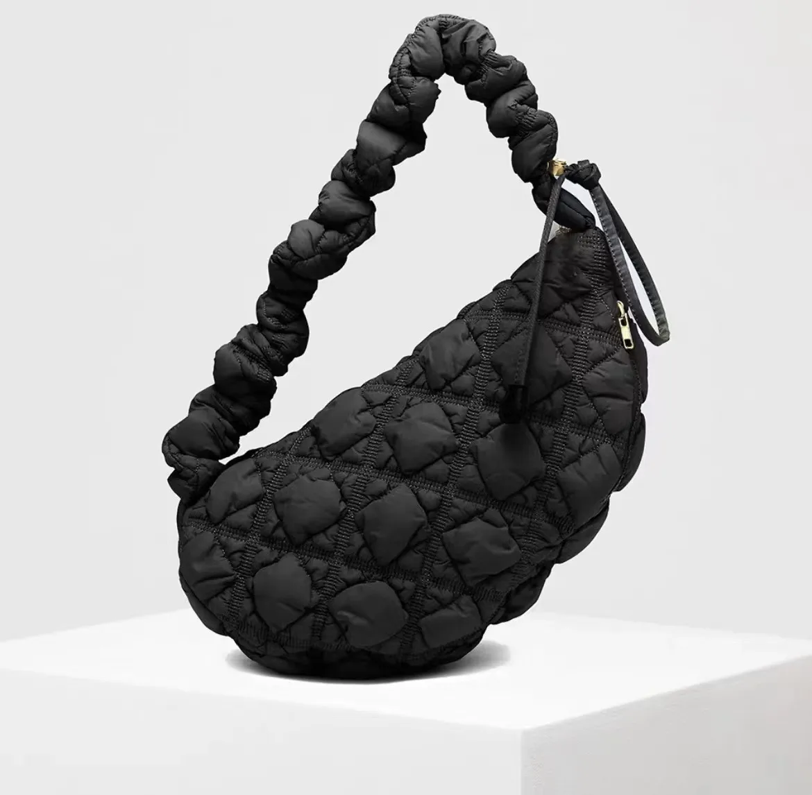 1 piece black PU crinkled cloud bag fashionable, simple and high