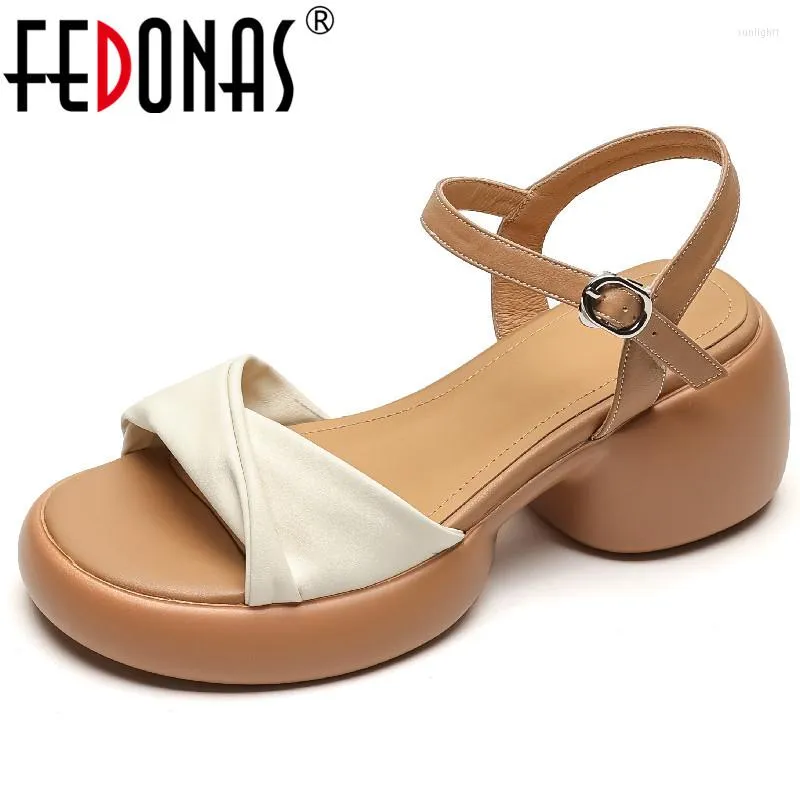 Klädskor fedonas 2023 sommar kvinnor sandaler mode ankomst blandade färger äkta läderplattform tjock klackar fest casual kvinna