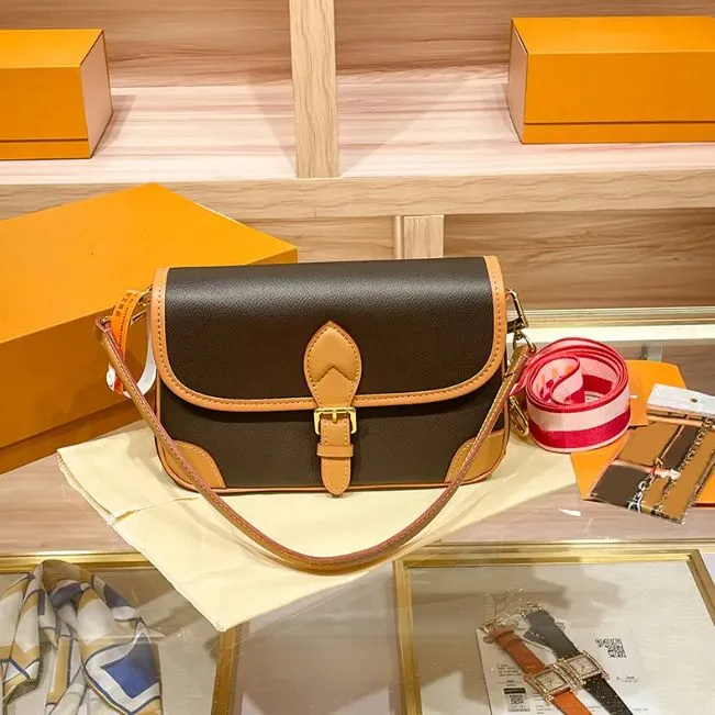 Postman satchel 2025