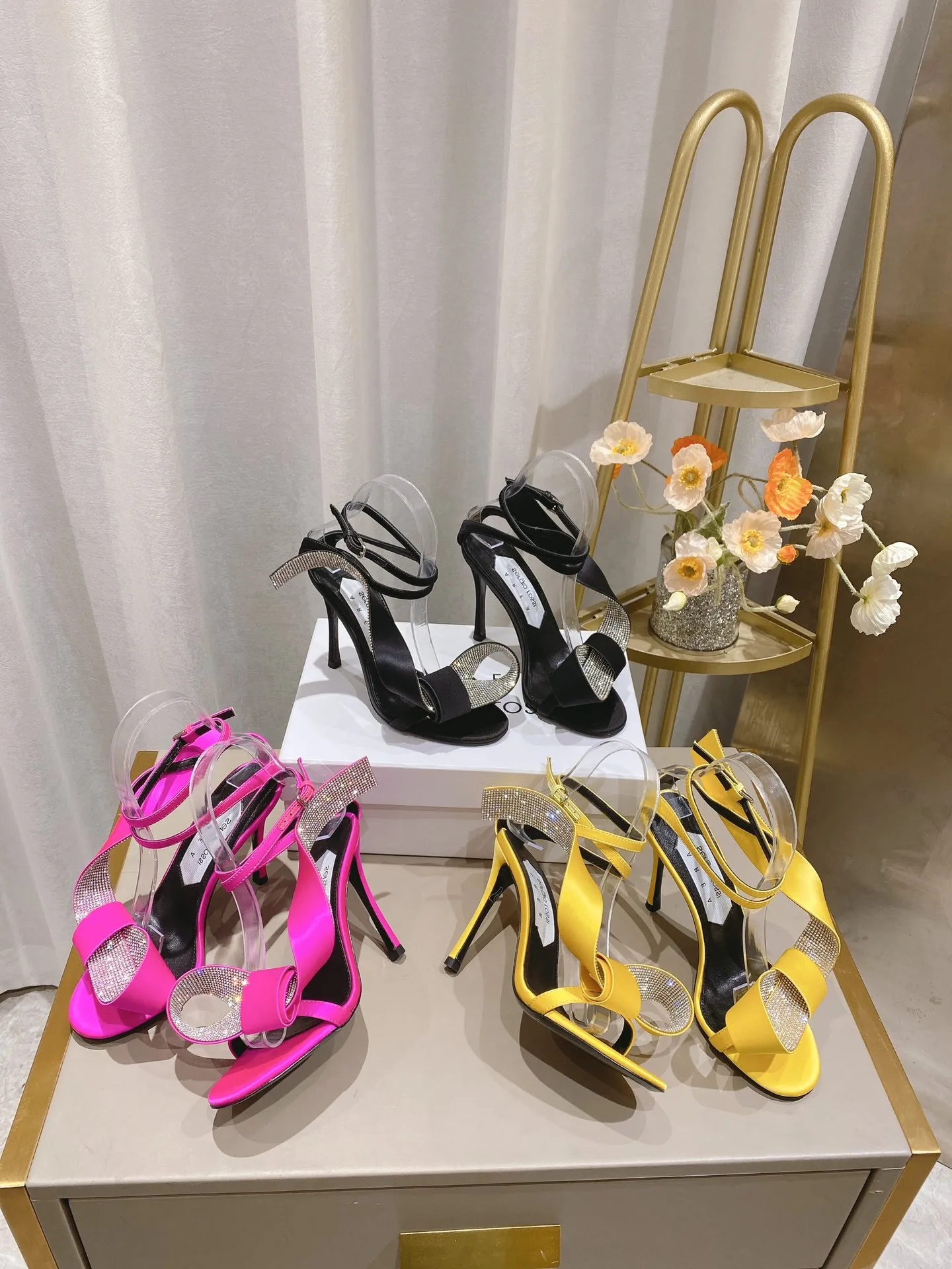 Women Shoes Sergio Runway Rossi X Fashion Area Marquise Sandaler Satin Large Bow förvärvar Rhinestones V-formad ankelband Europeisk storlek 35-42