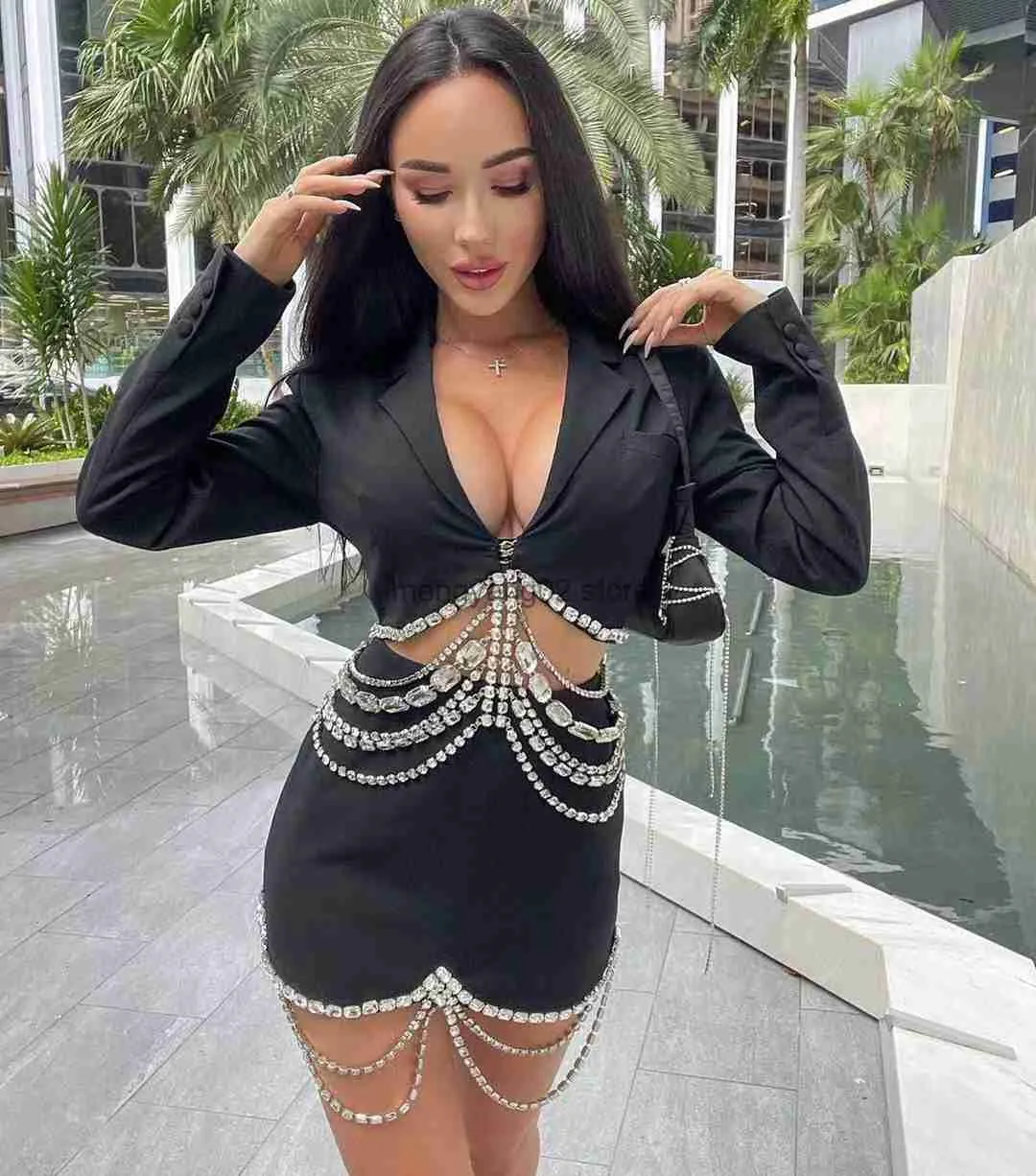 Tvådelt klänning Fashion Celebrity Black White Shining Pärlor Lady Set Two Pieces Set Solid Color Short Strappy Suit Oregelbundet veck Kjol T230510