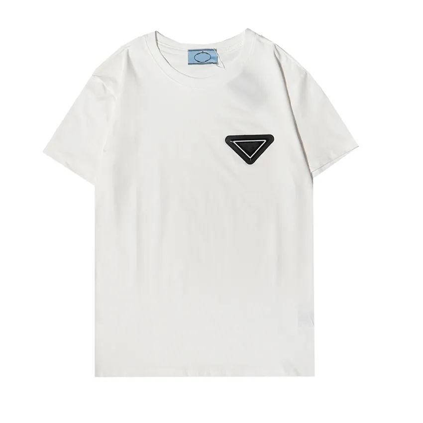 Mujer con camiseta de hombre store