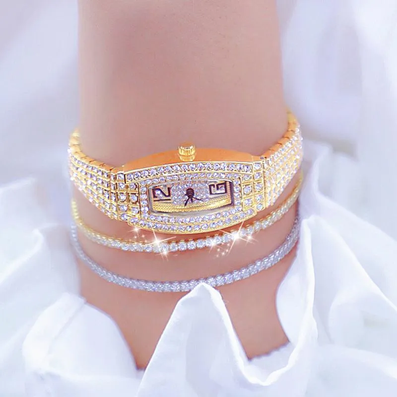 Начатые часы Женщины смотрят роскошные золотые серебристые полнокачественные бриллианты для моды маленький цифербл.