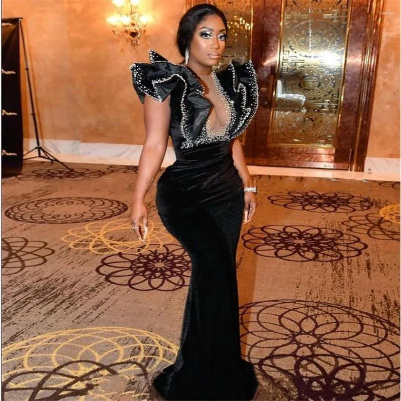Black velvet mermaid dress hotsell