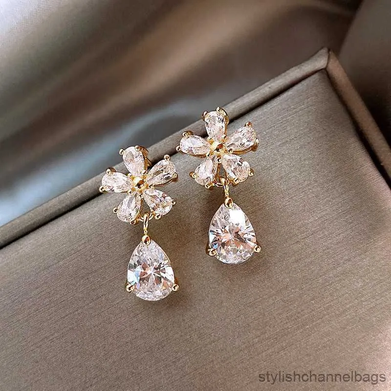 Stud Nieuwe glanzende strass Flower Stud -oorbellen voor vrouwen prachtige luxe zirkonen water drop oorr earring mode feestje sieraden cadeau