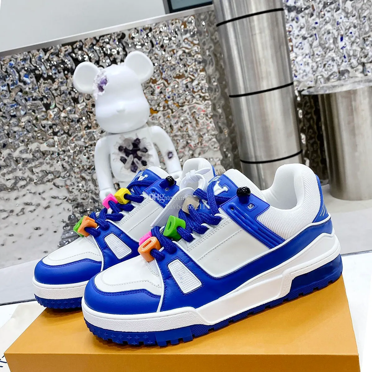 Sneakers edition top