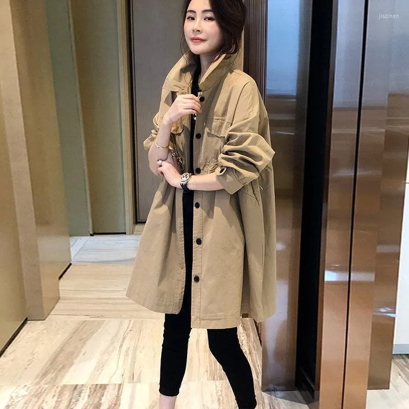 Trench da donna 2023 Primavera Autunno Coreano Colletto alla coreana Giacca a vento Donna Sciolto di media lunghezza Cappotto tinta unita Giacca alla moda con coulisse