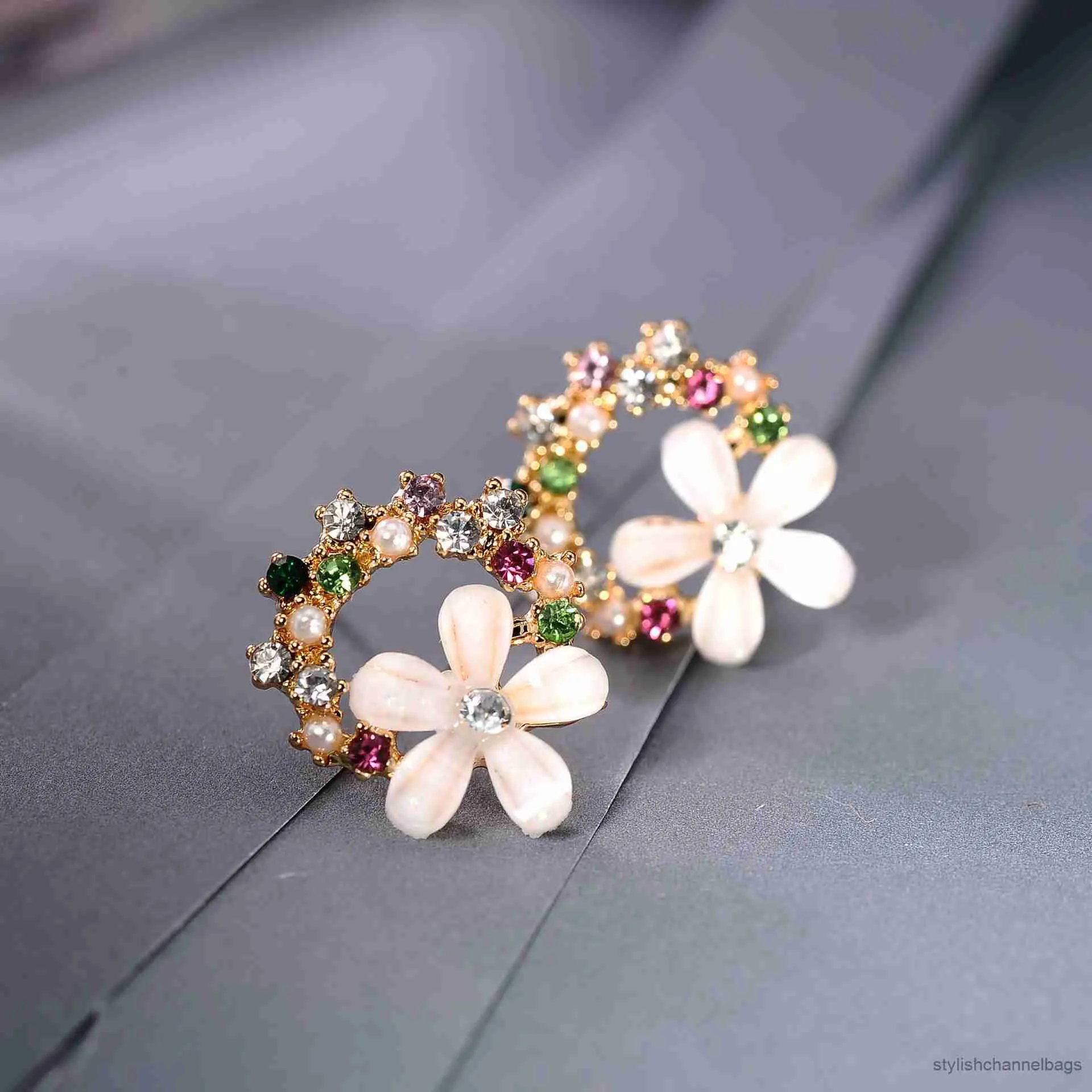 Stud nouveau Style doux cristal fleur boucles d'oreilles pour les femmes charme élégant coloré guirlande boucle d'oreille filles bijoux de mode