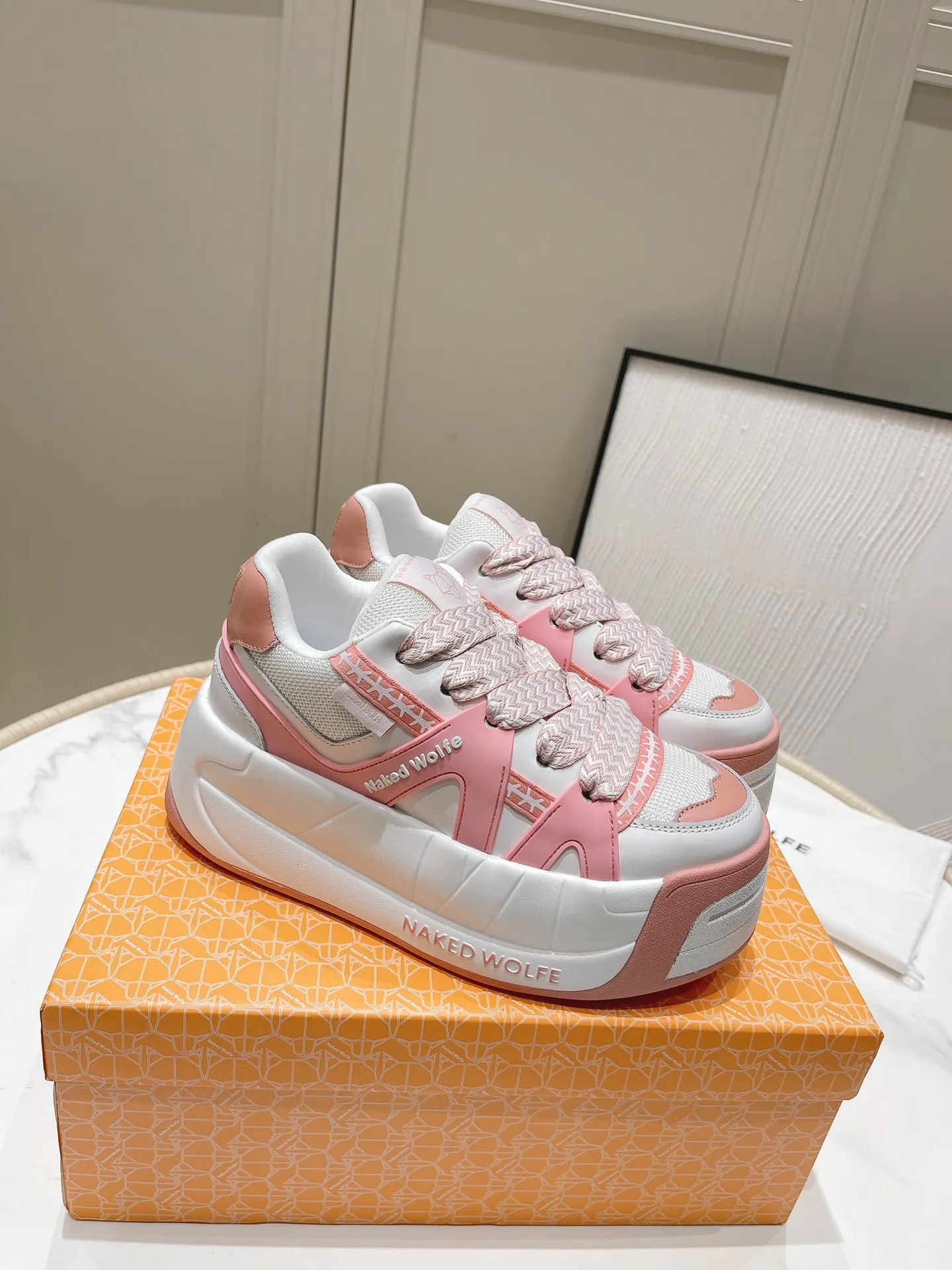 DHgate.com:Naked Wolfes One-of-a-kind Suede Platform Skate