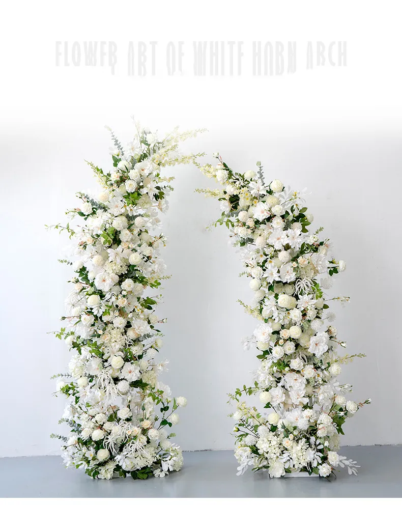 ترتيب صف زهرة بيضاء مع قرن القوس قوس الزفاف الخلفي الديكور