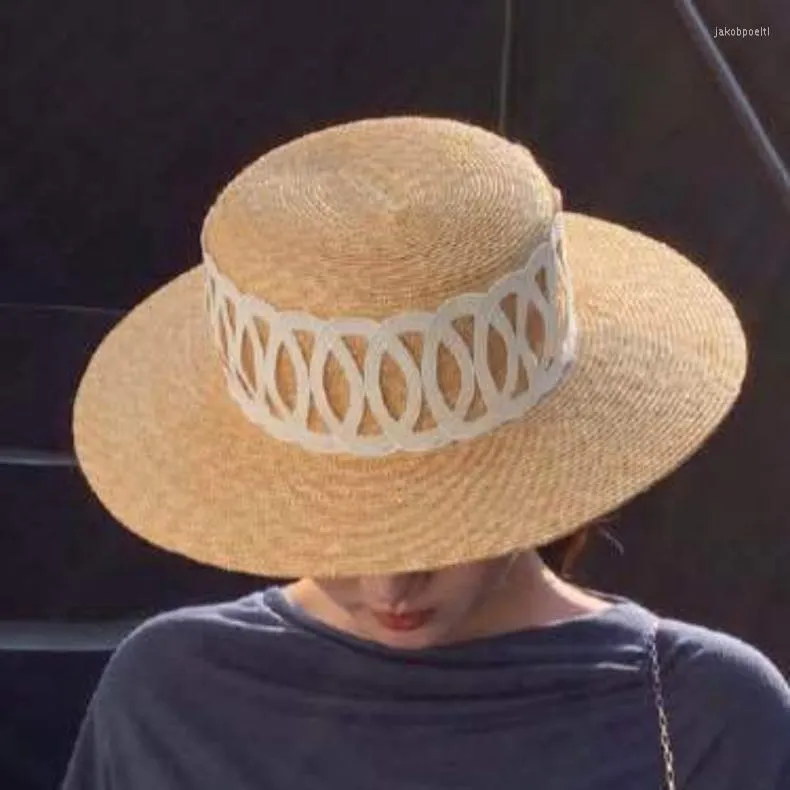 Berets zomerhoeden voor vrouwen retro platte hoed rand handgemaakte raffia straw dames buiten zonbeveiliging strand