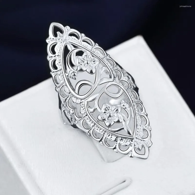 Кластерные кольца 2023 925 Серебряное кольцо Оптовая цена для женщин Ретро Холлоу Прекрасная Свадебная вечеринка Симпатичная благородная мода