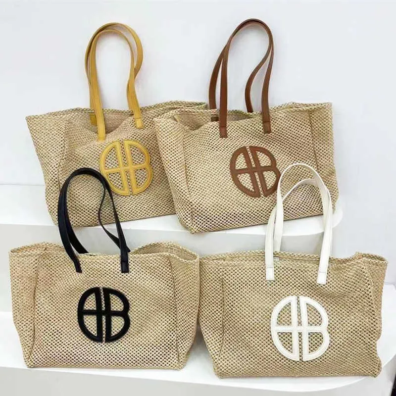 Summer Designer Knitting Handbag Straw Beach Storage Bag High Capacity Travel Shoulders Bag Handwork Hollow Out Brand Purse