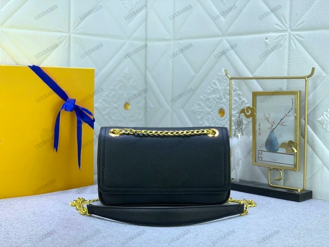 Grained Leather Twist lock Shoulder Bag for Women Designer Crossbody Purse East West Flap Bags 2024 Fashion