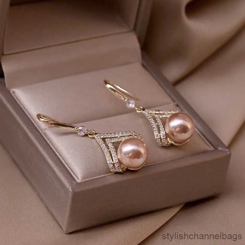 Stud mody luksusowe biżuterię Pearl Dangle Kolczyki kobiety Prezenty weselne Prezenty Style kolczyki Kobiety przekłute uszy popularne produkty