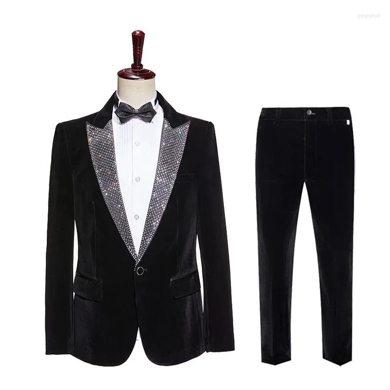 Abiti da uomo Abito da uomo in velluto nero Banchetto da matrimonio Festa da sera Host Tuxedo Strass Colletto con risvolto Blazer Pantaloni Set da 2 pezzi