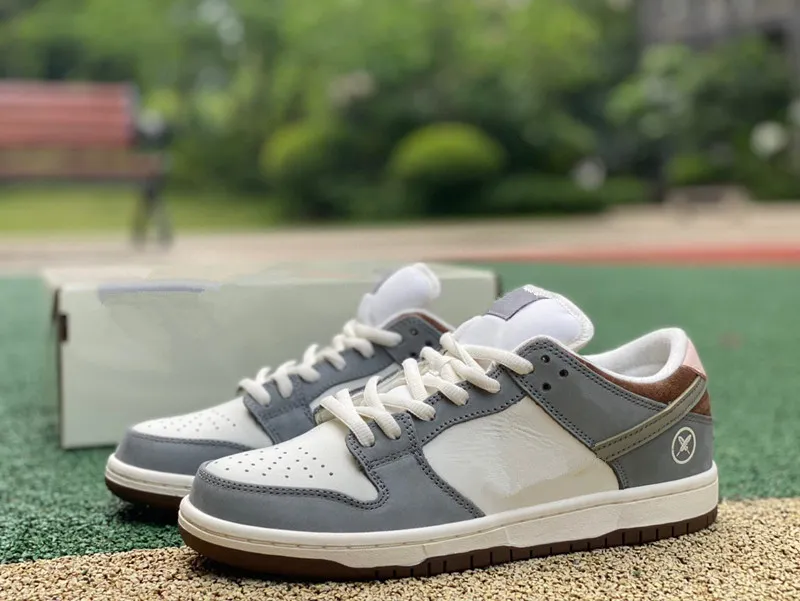 Chaussure grise et verte ou rose et blanche hotsell
