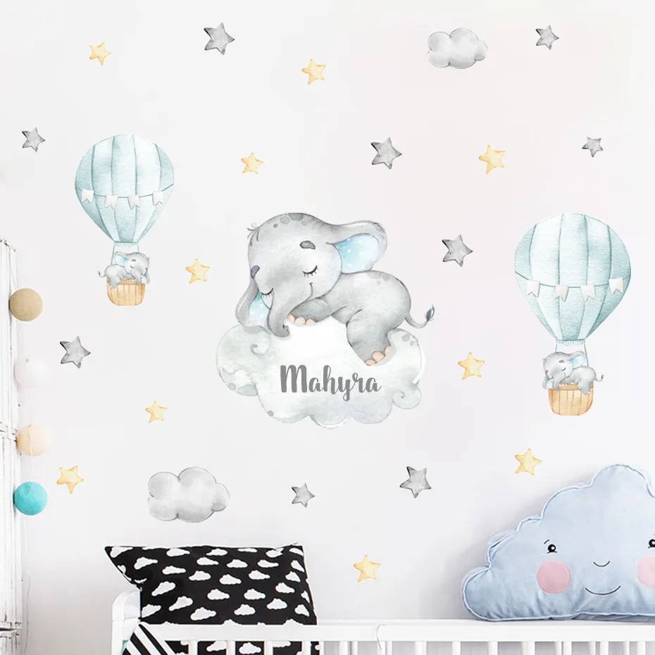 Party Decoration Cartoon Bear Air Balloon Clouds Grey Blue Anpassade Namn Väggklistermärken Akvarell Nursery Vinyl Decals for Kids Room Decor 230510