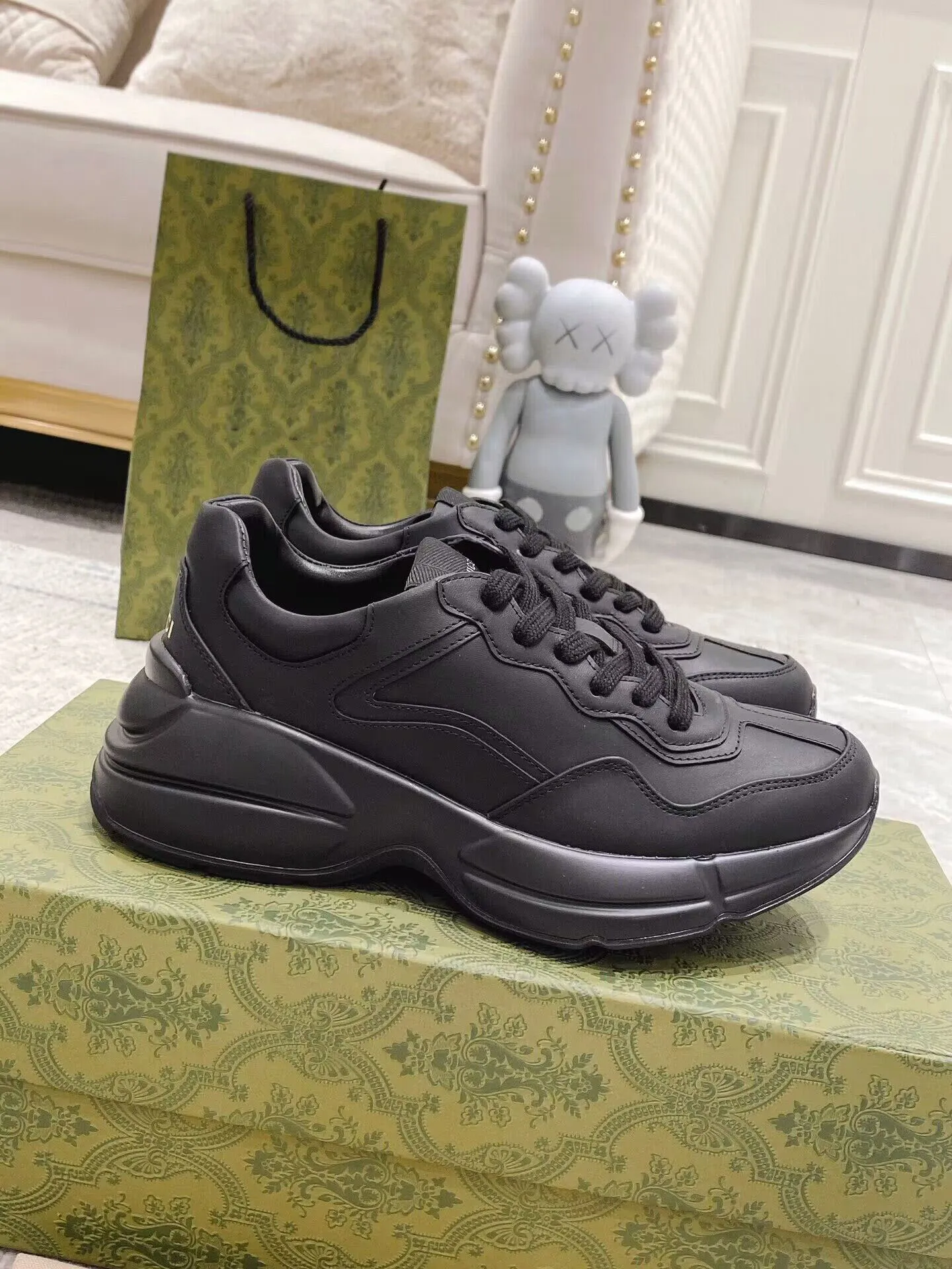 Оптовая торговля фабрики кроссовки Rhython Dad Shoes повседневные винтажные кроссовки Chaussures знаменитая платформа увеличения высокого качества обувь со скидкой Eu38-46