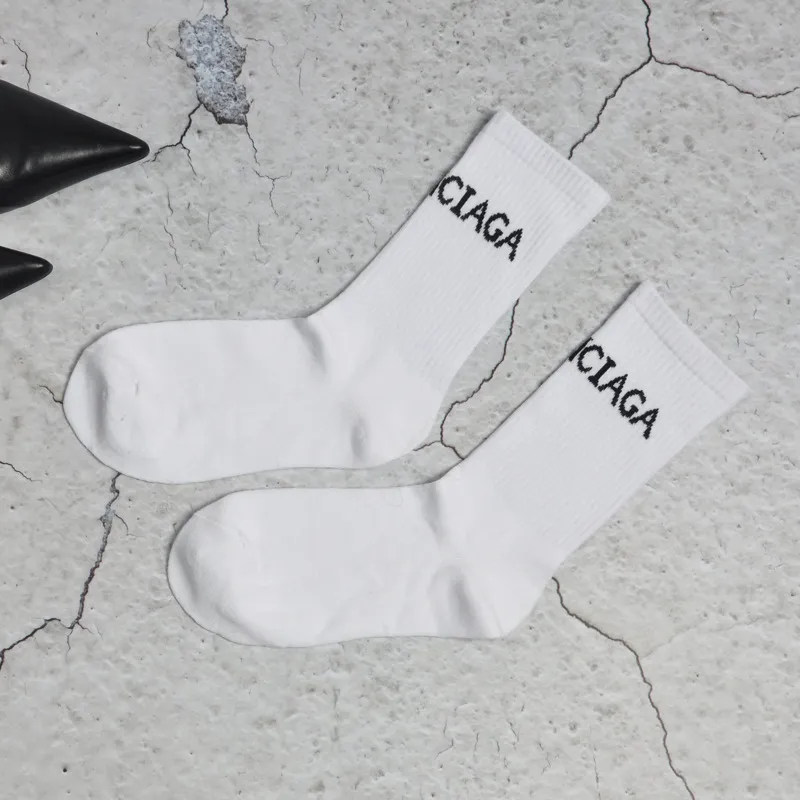 2023 Designer Kleur brief sokken Mode Nieuwigheid Harajuku belettering Sokken Mannen Vrouwen Katoen Skateboard Straat Casual Sok A1