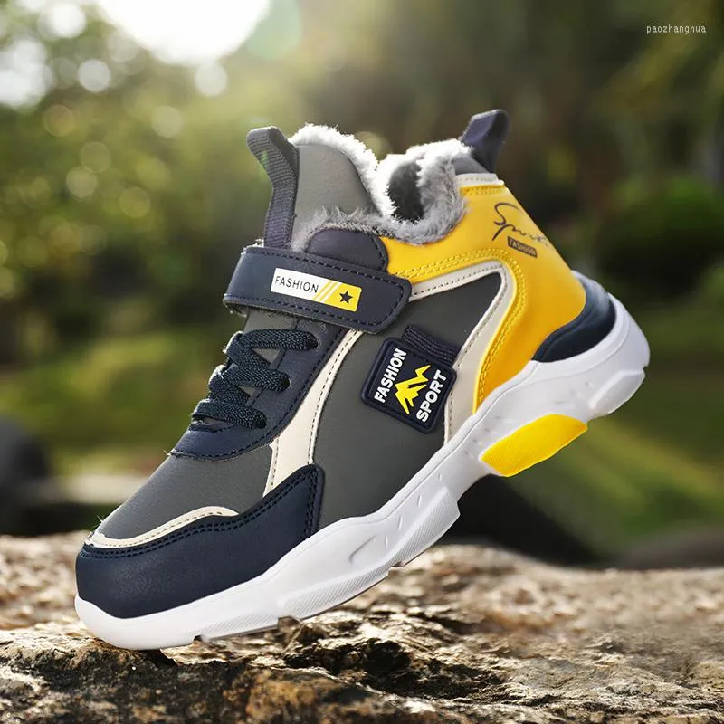 Warm athletic shoes store
