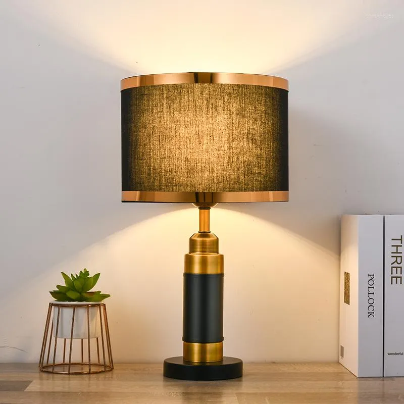 Table Lamps Black European Style Simple Bedroom Bedside Lamp El LED Personality Living Room Cloth