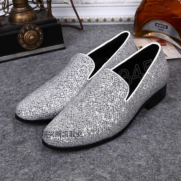 British Fashion Style Sliver Glitter Leisure Shoes Male Slip Slip On Sooffers Leather Velvet Shoppers Sapatos de homens elegantes