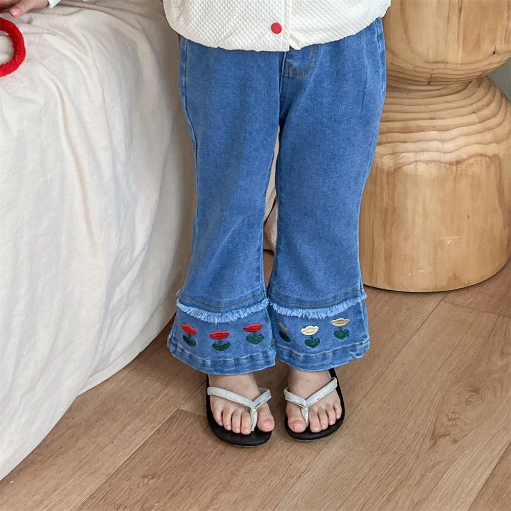 Jeans deer jonmi Spring Baby Girls Denim Flared Pants Floral Embroidery Trousers Korean Style Children Casual Jeans 230512