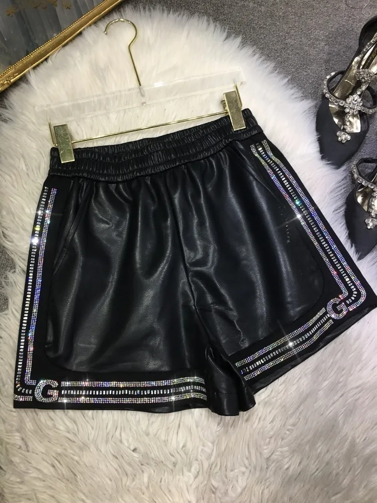 Shorts pour femmes Diamond Drilling Femmes Shorts à jambes larges Automne Hiver Élastique Taille Haute Short en cuir PU Black Out Wearing Boot Shorts 230512