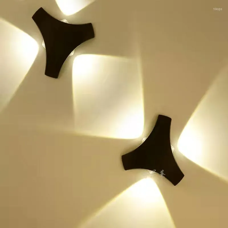 Lampada da parete a LED per esterni impermeabile Triangolo creativo Design 9w Illuminazione luminosa a tre lati Decorazione per porta da giardino AC85-265V