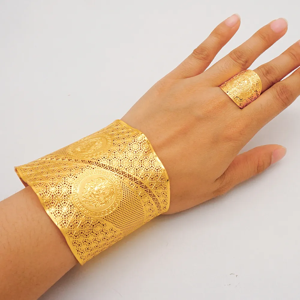 La mujer Accesorios de moda bohemia de la cadena de oro conjunto de los  anillos de bisutería - China La moda de joyería y anillos precio