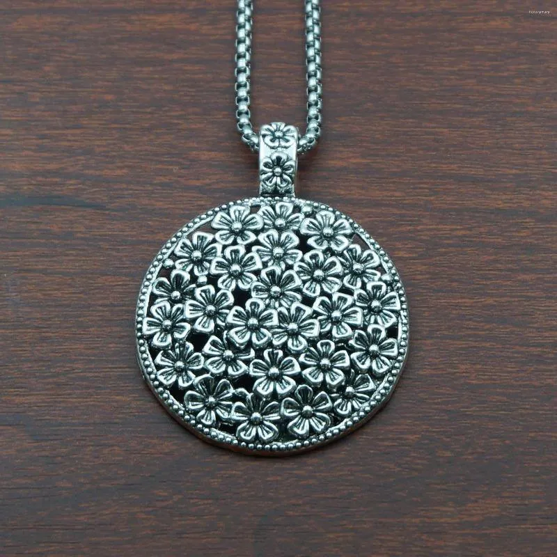 Chains Delicate Fashion Flower Covered Disc Pendants Necklace Vintage Charm Jewelry