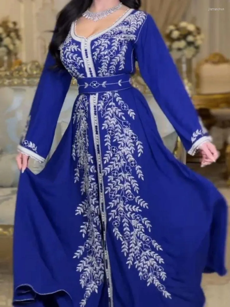 Robes décontractées printemps 2023 mode féminine bleu diamant tempérament taille longue Robe du Moyen-Orient