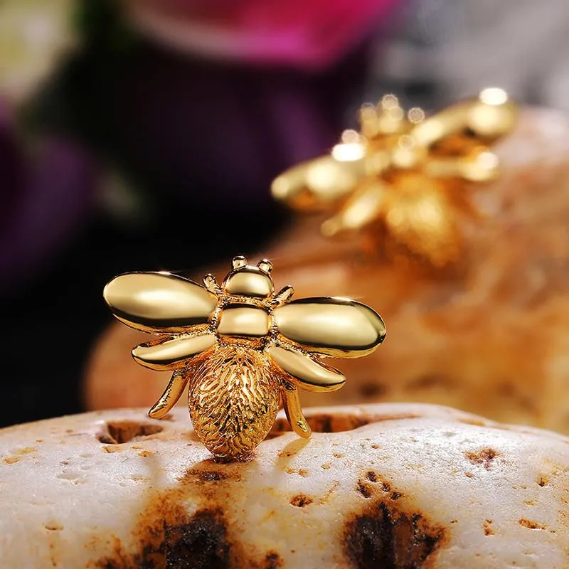 Cute bee earrings deals