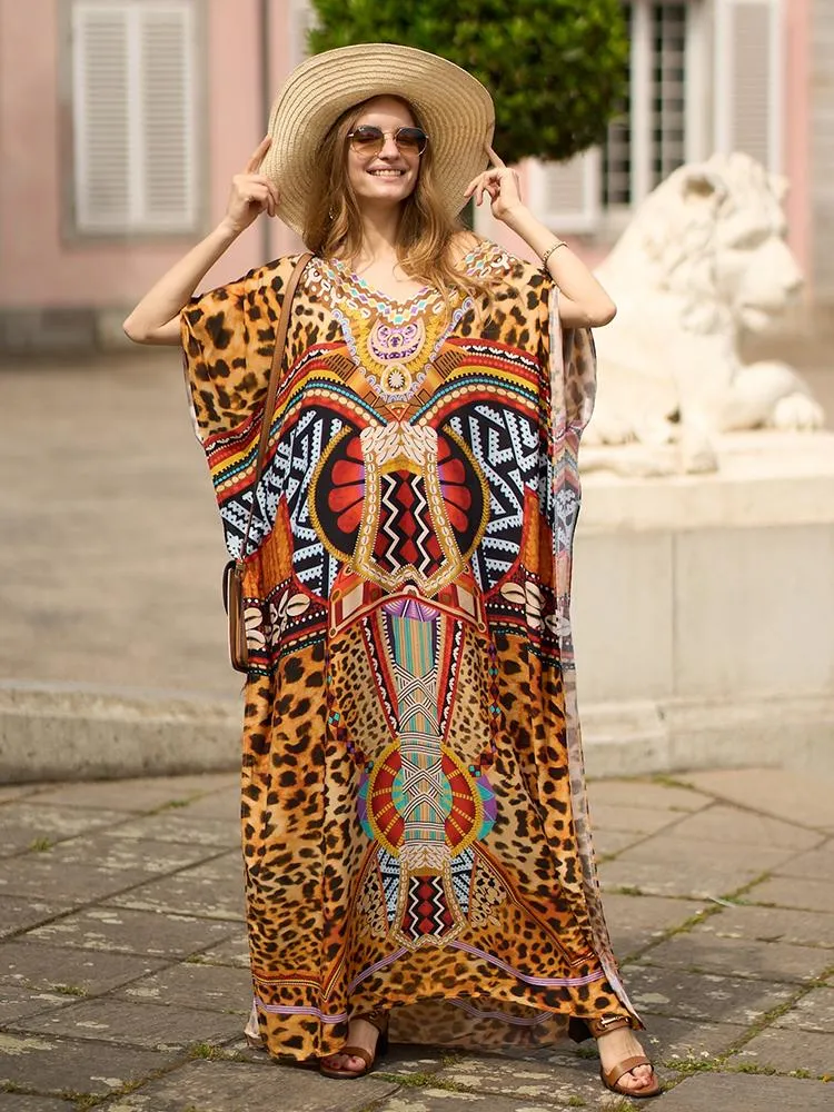 Badkläder leopard tryck täcker rayon bohemisk klänning över storlek kvinnor maxi klänning strandkläder robe de plag sarong tunika för strandpareos