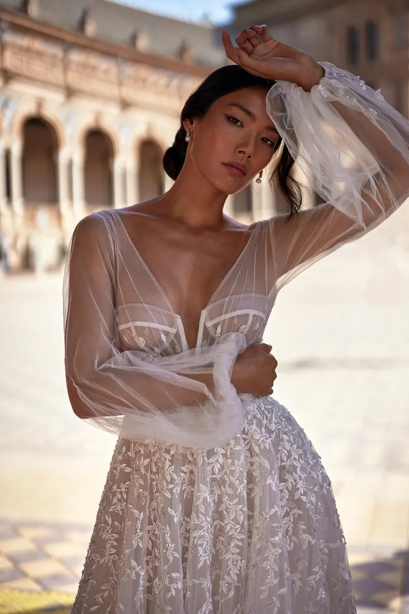 Vintage Boho deep v wedding dress - Julie Vino 2023 with Long Sleeves, V-Neck, Lace Applique, and A-Line Silhouette for Beach Weddings - Vestido de