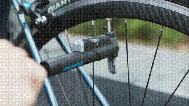 Hand bicycle pump outlet