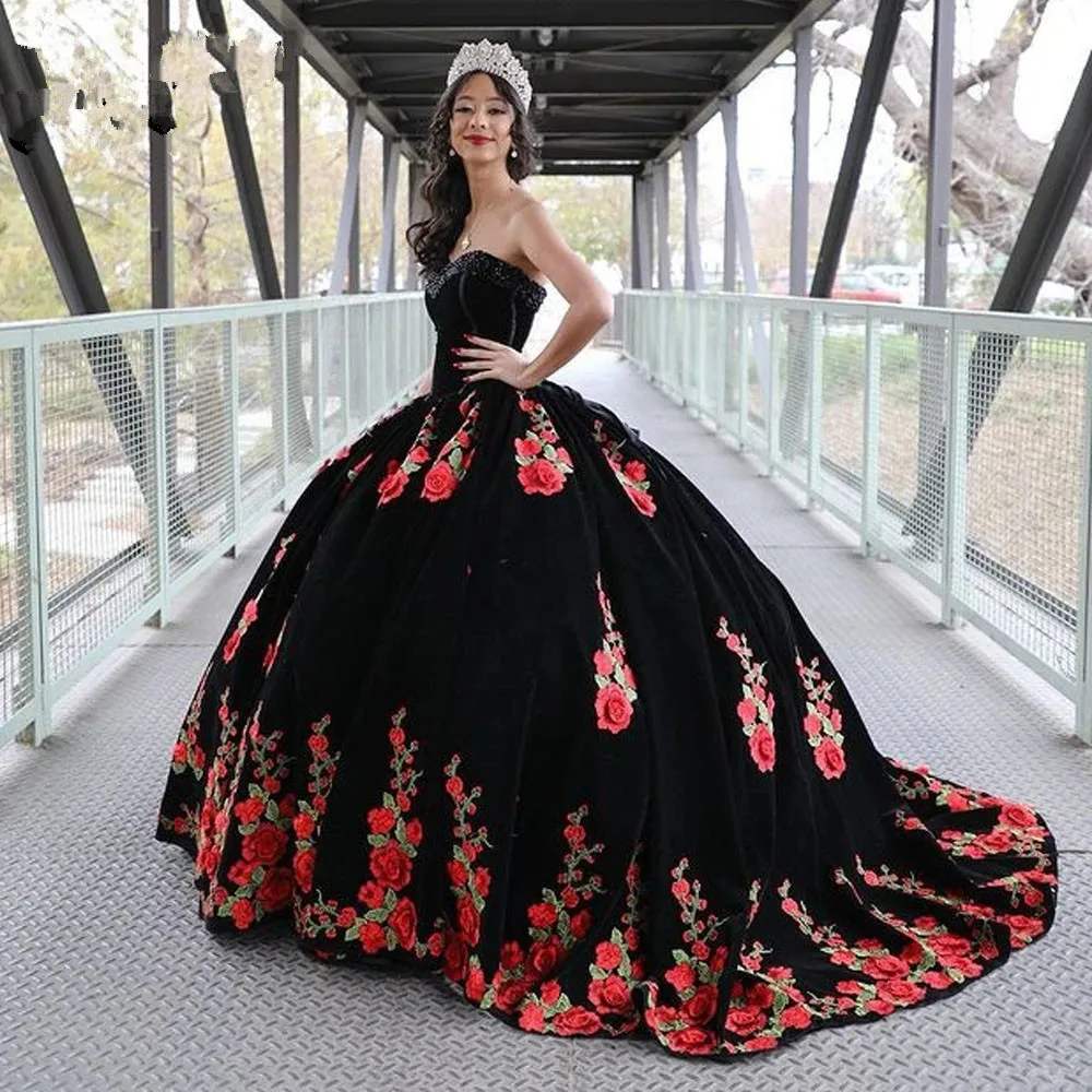 Blygsam mode älskling quinceanera klänningar med applikation blommig svart gotisk snörning korsett prom vestidos de 15 anos