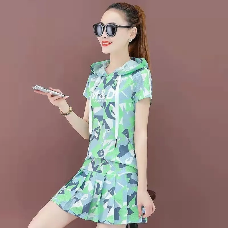 Vestido de duas peças esportes casuais femininos pequenos trajes de verão no escritório de verão roupas de colarinho com capuz fino 2 Tops de duas peças vestido feminino 230512