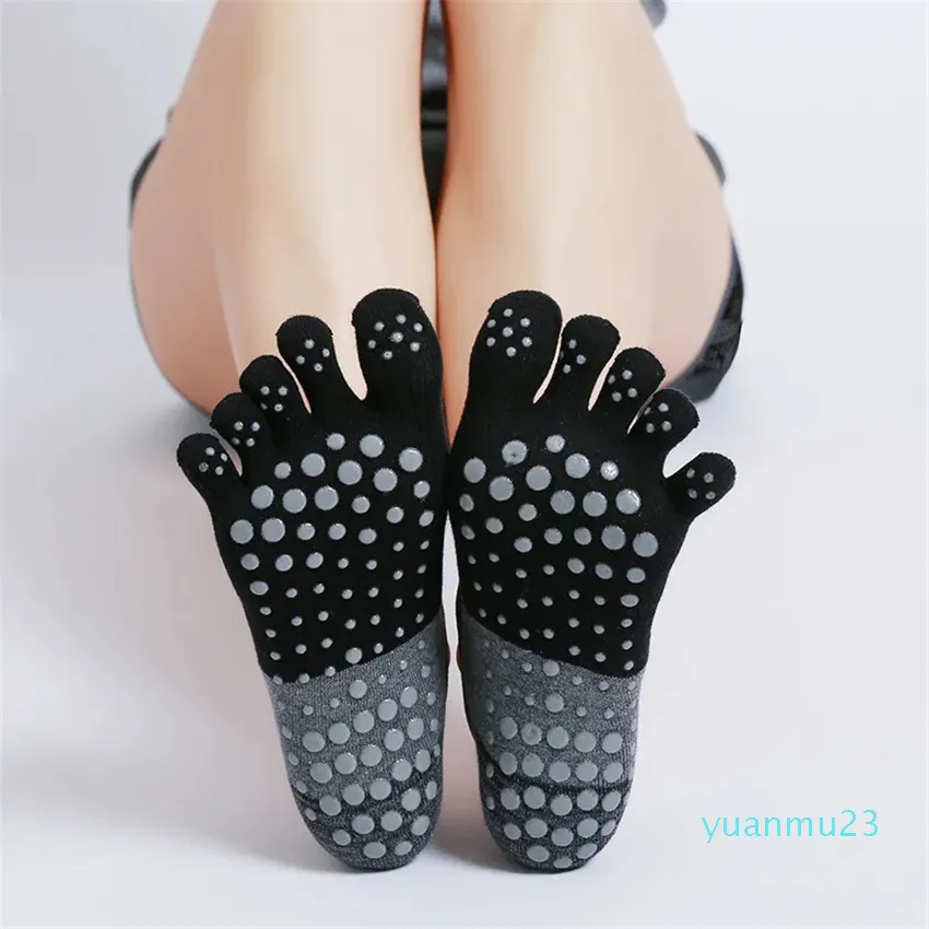 Yeni Varış Bölünme Toe Yoga Çoraplar Geniş Grup Slip Finger Socks Dance Pilates Kadın Yoga Uygulama Çorapları Toptan