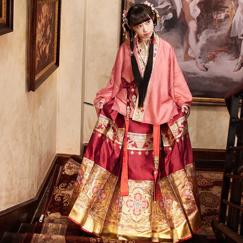 Etnische kleding Nieuwe Hanfu -jurk Chinese festival Klassieke dans komt Ming Dynasty Big Sleeve Tops Golden Woven Red Horse Face Rok DQL7855 G230428